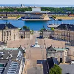 Lejlighed 2br In Vibrant & Colourful Nyhavn *