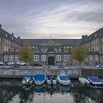 2br In Vibrant & Colourful Nyhavn * København