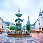 2br In Vibrant & Colourful Nyhavn Lejlighed *