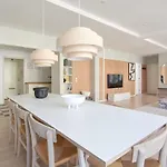 2br In Vibrant & Colourful Nyhavn *