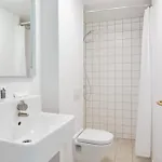 Lejlighed 2br In Vibrant & Colourful Nyhavn *