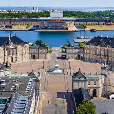 Daire 2br In Vibrant & Colourful Nyhavn *