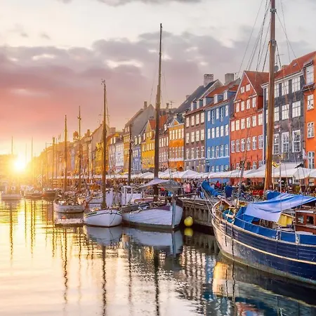 2br In Vibrant & Colourful Nyhavn * København