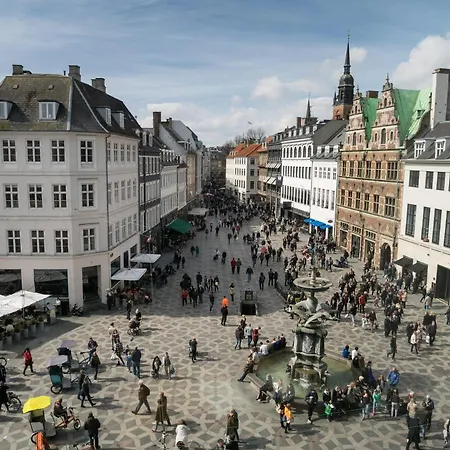 2br In Vibrant & Colourful Nyhavn Kopenhag