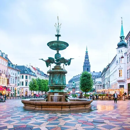 2br In Vibrant & Colourful Nyhavn Lejlighed *