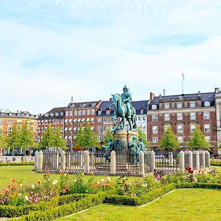 Daire 2br In Vibrant & Colourful Nyhavn *