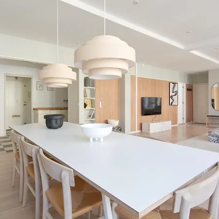 2br In Vibrant & Colourful Nyhavn *
