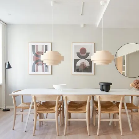 2br In Vibrant & Colourful Nyhavn Lejlighed