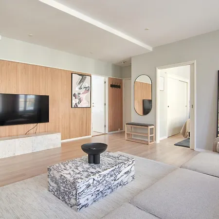 2br In Vibrant & Colourful Nyhavn Lejlighed København