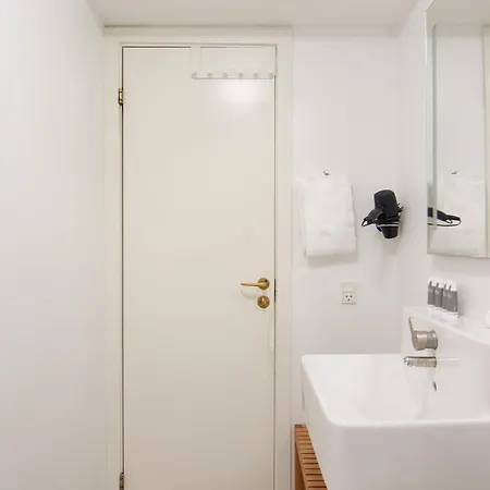 2br In Vibrant & Colourful Nyhavn Kopenhag