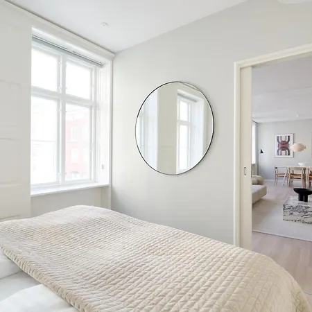 2br In Vibrant & Colourful Nyhavn Lejlighed