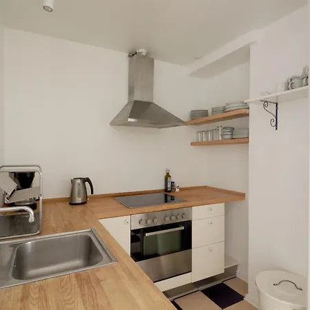 2br In Vibrant & Colourful Nyhavn