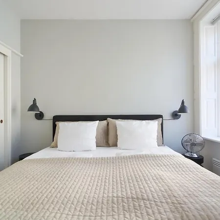 2br In Vibrant & Colourful Nyhavn Copenhagen