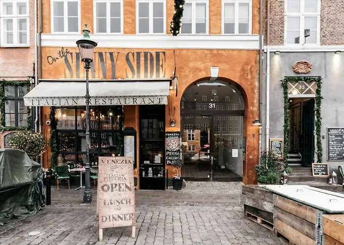 2br In Vibrant & Colourful Nyhavn Copenhagen