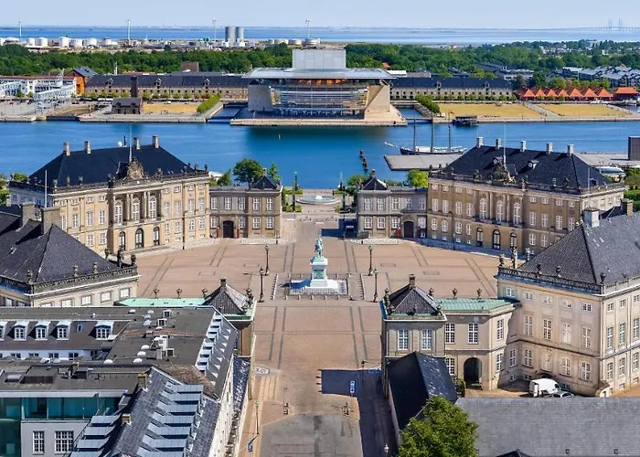 Apartment 2br In Vibrant & Colourful Nyhavn *