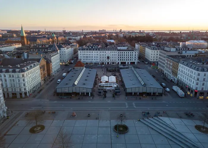 2br In Vibrant & Colourful Nyhavn Copenhagen