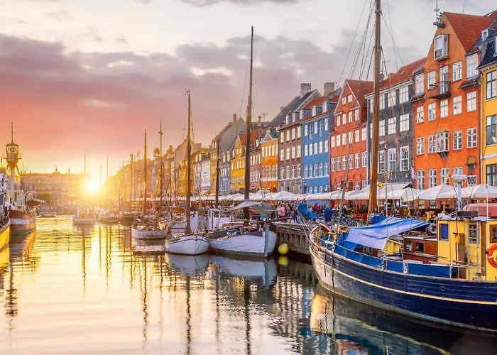 2br In Vibrant & Colourful Nyhavn * Copenhagen