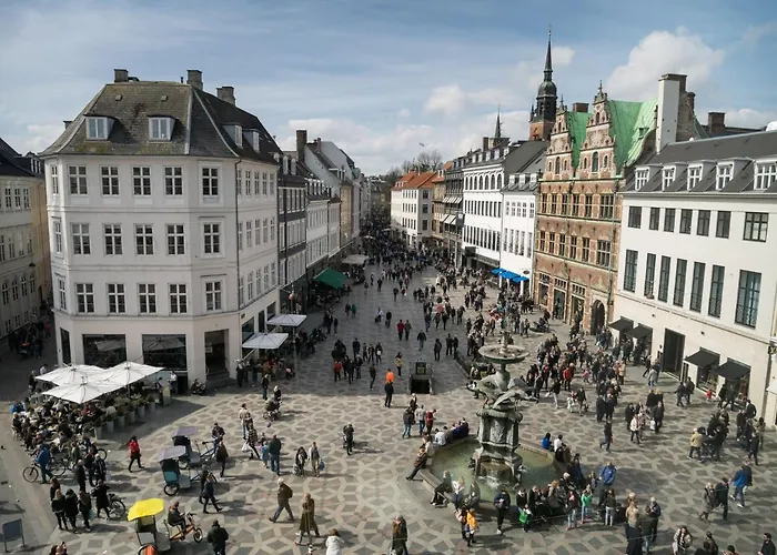 2br In Vibrant & Colourful Nyhavn Copenhagen