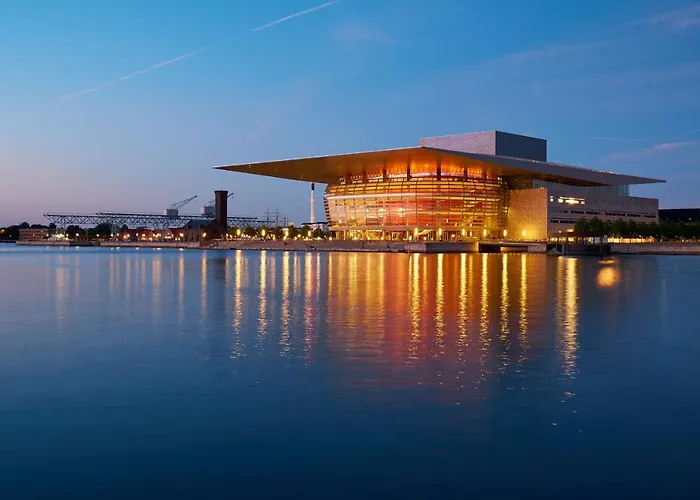 2br In Vibrant & Colourful Nyhavn Copenhagen