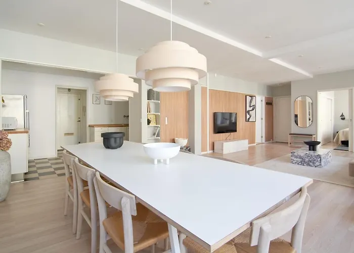 2br In Vibrant & Colourful Nyhavn *